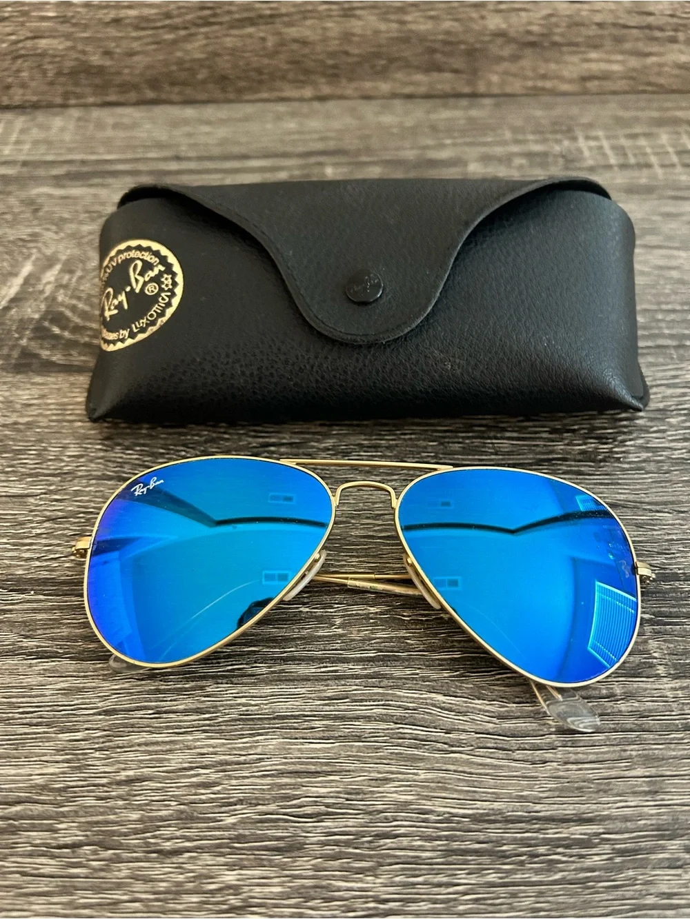 Ray-Ban iconic aviator
